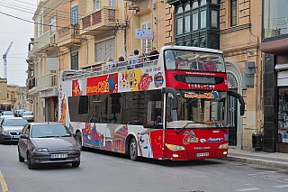 Oblíbené jsou i Hop on - Hop off autobusy (Mosta – Malta)