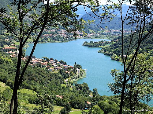 Lago d'Iseo - čtvrté největší italské jezero pod Alpami
