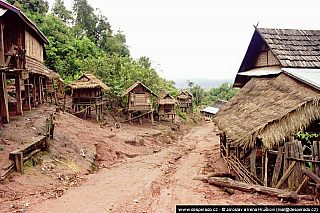 Vesnice kmene Akha (Laos)