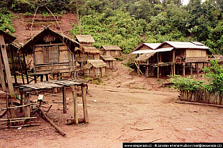 Vesnice kmene Akha (Laos)