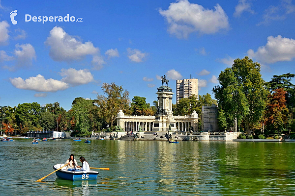 El Retiro Park v Madridu (Španělsko)