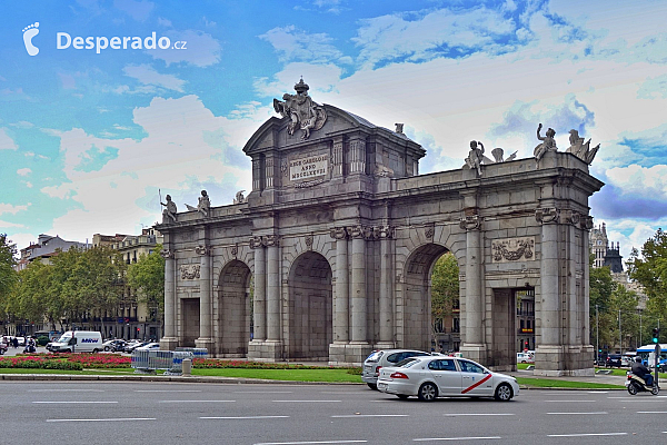 Puerta de Alcalá v Madridu (Španělsko)