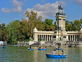 El Retiro Park v Madridu (Španělsko)