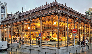 Tržiště Mercado de San Miguel v Madridu (Španělsko)