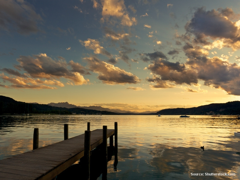 Jezero Wörthersee v Korutanech (Rakousko)