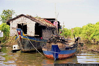 Plovoucí vesnice na jezeře Tonlésap (Kambodža)
