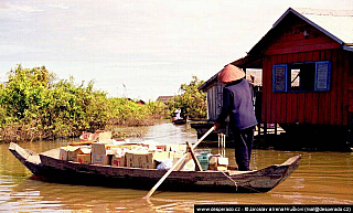 Plovoucí vesnice na jezeře Tonlésap (Kambodža)