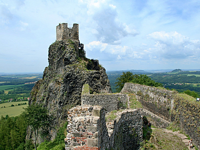 Zřícenina hradu Trosky v Českém ráji (Česká republika)