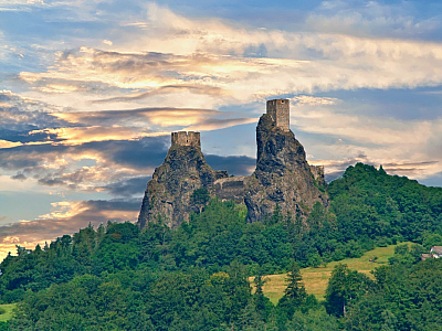 Zřícenina hradu Trosky v Českém ráji (Česká republika)