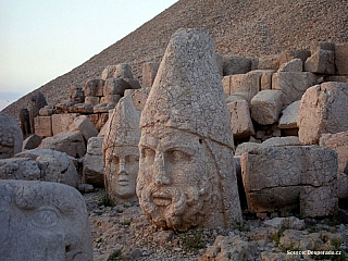 Fotogalerie Nemrut Dagi, hora s hrobkou Antiochose