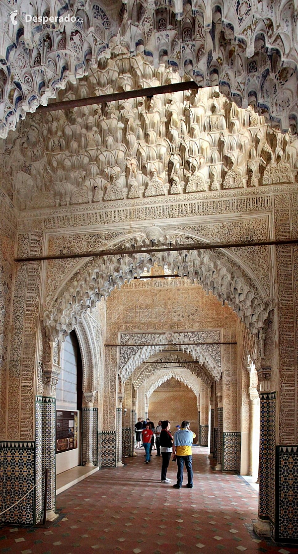 Alhambra - středověký komplex paláců a pevností nad Granadou (Andalusie - Španělsko)