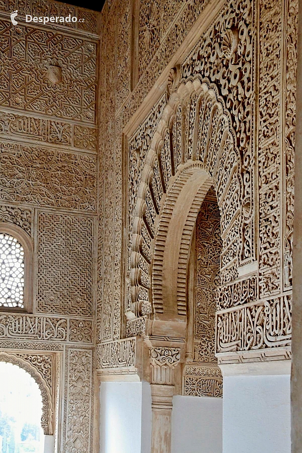 Alhambra - středověký komplex paláců a pevností nad Granadou (Andalusie - Španělsko)
