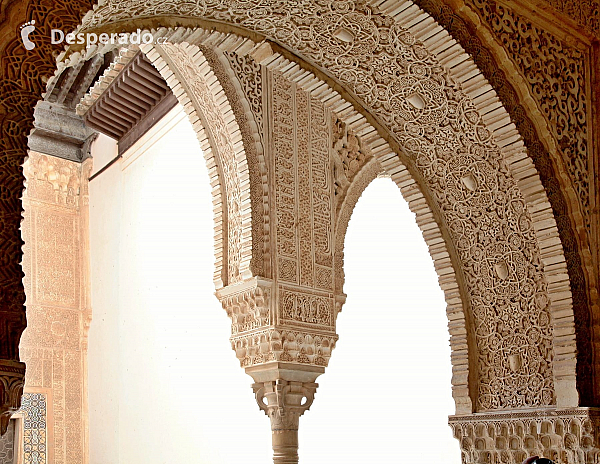 Alhambra - středověký komplex paláců a pevností nad Granadou (Andalusie - Španělsko)