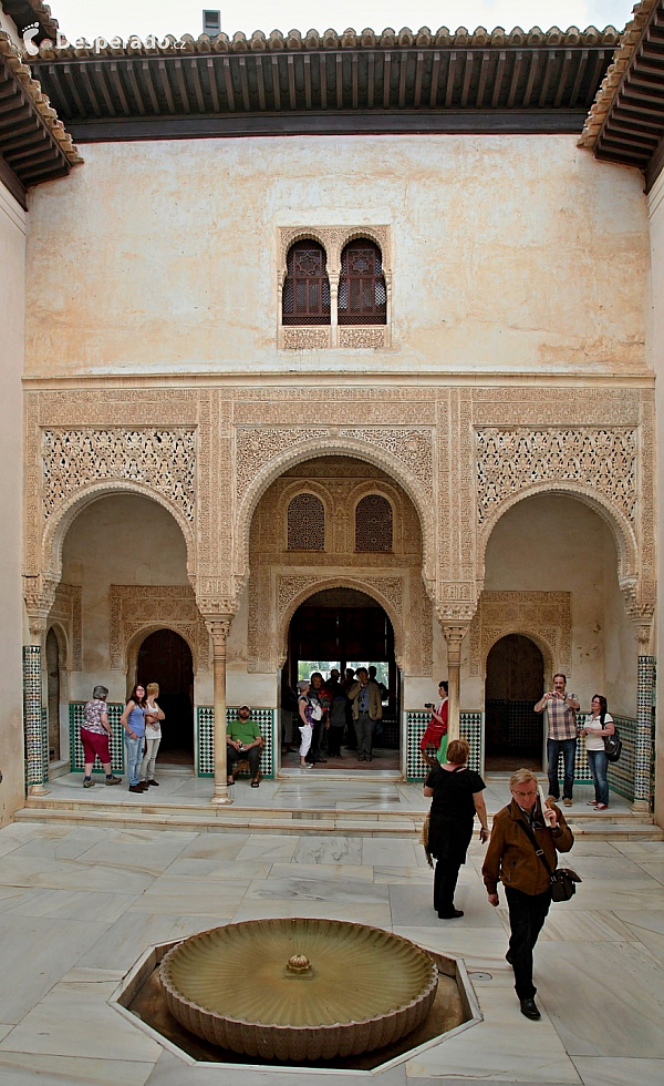 Alhambra - středověký komplex paláců a pevností nad Granadou (Andalusie - Španělsko)