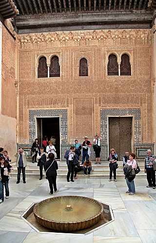 Alhambra - středověký komplex paláců a pevností nad Granadou (Andalusie - Španělsko)