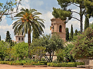 Alhambra - středověký komplex paláců a pevností nad Granadou (Andalusie - Španělsko)