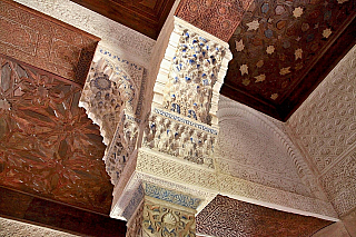 Alhambra - středověký komplex paláců a pevností nad Granadou (Andalusie - Španělsko)