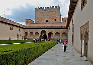 Alhambra - středověký komplex paláců a pevností nad Granadou (Andalusie - Španělsko)