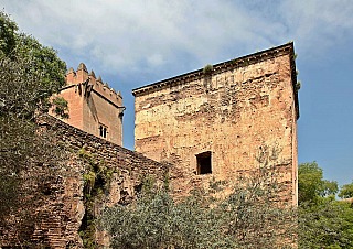 Alhambra - středověký komplex paláců a pevností nad Granadou (Andalusie - Španělsko)