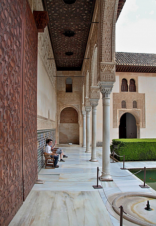 Alhambra - středověký komplex paláců a pevností nad Granadou (Andalusie - Španělsko)