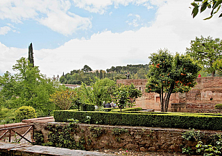 Alhambra - středověký komplex paláců a pevností nad Granadou (Andalusie - Španělsko)