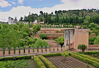 Alhambra - středověký komplex paláců a pevností nad Granadou (Andalusie - Španělsko)