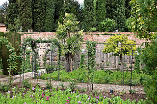 Alhambra - středověký komplex paláců a pevností nad Granadou (Andalusie - Španělsko)