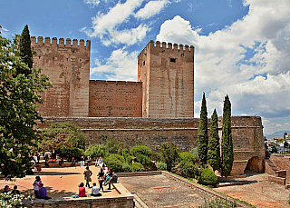 Alhambra - středověký komplex paláců a pevností nad Granadou (Andalusie - Španělsko)