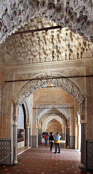 Alhambra - středověký komplex paláců a pevností nad Granadou (Andalusie - Španělsko)