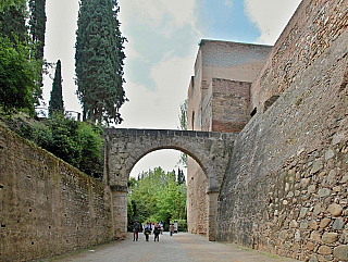 Alhambra - středověký komplex paláců a pevností nad Granadou (Andalusie - Španělsko)