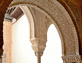 Alhambra - středověký komplex paláců a pevností nad Granadou (Andalusie - Španělsko)