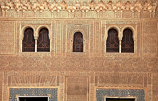 Alhambra - středověký komplex paláců a pevností nad Granadou (Andalusie - Španělsko)