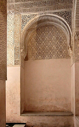 Alhambra - středověký komplex paláců a pevností nad Granadou (Andalusie - Španělsko)