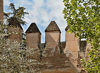 Alhambra - středověký komplex paláců a pevností nad Granadou (Andalusie - Španělsko)