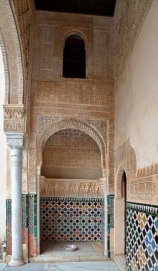 Alhambra - středověký komplex paláců a pevností nad Granadou (Andalusie - Španělsko)