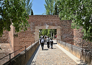 Alhambra - středověký komplex paláců a pevností nad Granadou (Andalusie - Španělsko)