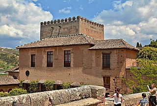 Alhambra - středověký komplex paláců a pevností nad Granadou (Andalusie - Španělsko)