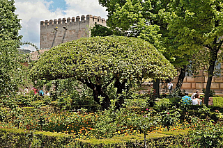 Alhambra - středověký komplex paláců a pevností nad Granadou (Andalusie - Španělsko)