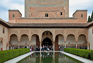 Alhambra - středověký komplex paláců a pevností nad Granadou (Andalusie - Španělsko)