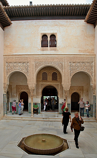 Alhambra - středověký komplex paláců a pevností nad Granadou (Andalusie - Španělsko)