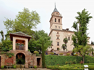 Alhambra - středověký komplex paláců a pevností nad Granadou (Andalusie - Španělsko)