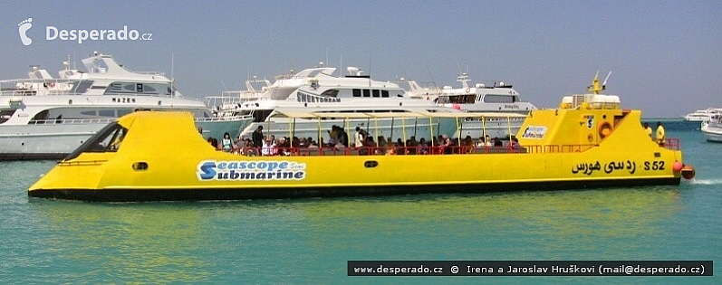 Jednou z turistických atrakcí Hurghady je i výlet lodí Seascope, která má upravené dno umožňující pohled na podmořský život.