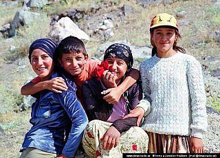 Děti ve vesnici poblíž Doğubayazıt (Turecko)