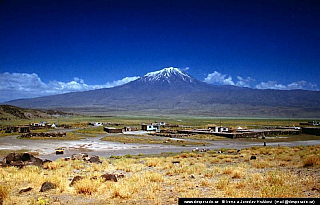 Hora Ararat z turecké strany poblíž Doğubayazıt (Turecko)