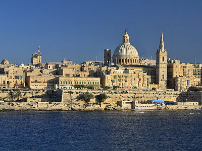 V podvečer je nejkrásnější pohled na Vallettu ze Sliemy (Malta)