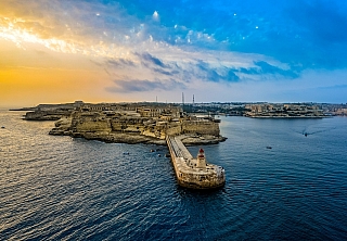 Pevnost Rinella chránila vjezd do The Grand Harbour (Malta)