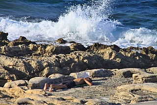 Sliema má pláž na skalisku (Malta)