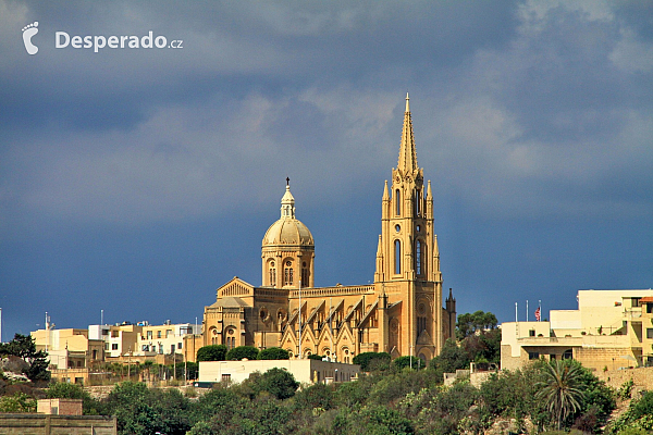 Chrám v přístavním městečku Mgarr na ostrově Gozo (Malta)