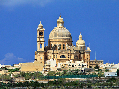 Chrám v městečku Xewkija na ostrově Gozo (Malta)