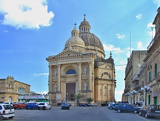 Chrám v městečku Xewkija na ostrově Gozo (Malta)